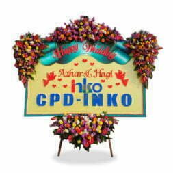 Papan Bunga Happy Wedding Sterofoam 2.5 Meter, Bunga 4 Titik (3 Atas & 1 Bawah)