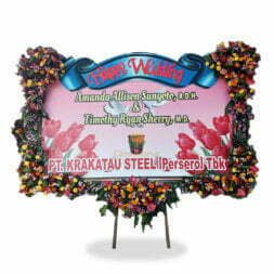 Papan Bunga Happy Wedding Banner 3 Meter, Bunga 5 Titik (3 Bawah & 2 Atas) + Pita Sterofoam