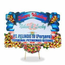 Papan Bunga Happy Wedding Banner 2.5 Meter, Bunga 5 Titik (3 Bawah & 2 Atas Titik Kecil) + Pita Sterofoam